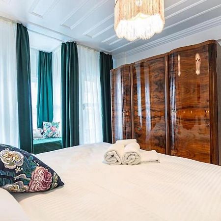 Historical 4-Br Home Steps From Besiktas Stadium & Bosphorus Views - Prime Nisantasi Location! Κωνσταντινούπολη Εξωτερικό φωτογραφία