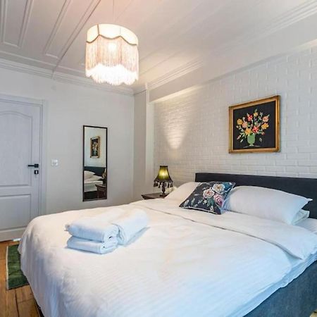Historical 4-Br Home Steps From Besiktas Stadium & Bosphorus Views - Prime Nisantasi Location! Κωνσταντινούπολη Εξωτερικό φωτογραφία