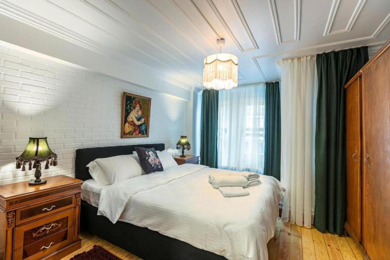 Historical 4-Br Home Steps From Besiktas Stadium & Bosphorus Views - Prime Nisantasi Location! Κωνσταντινούπολη Εξωτερικό φωτογραφία