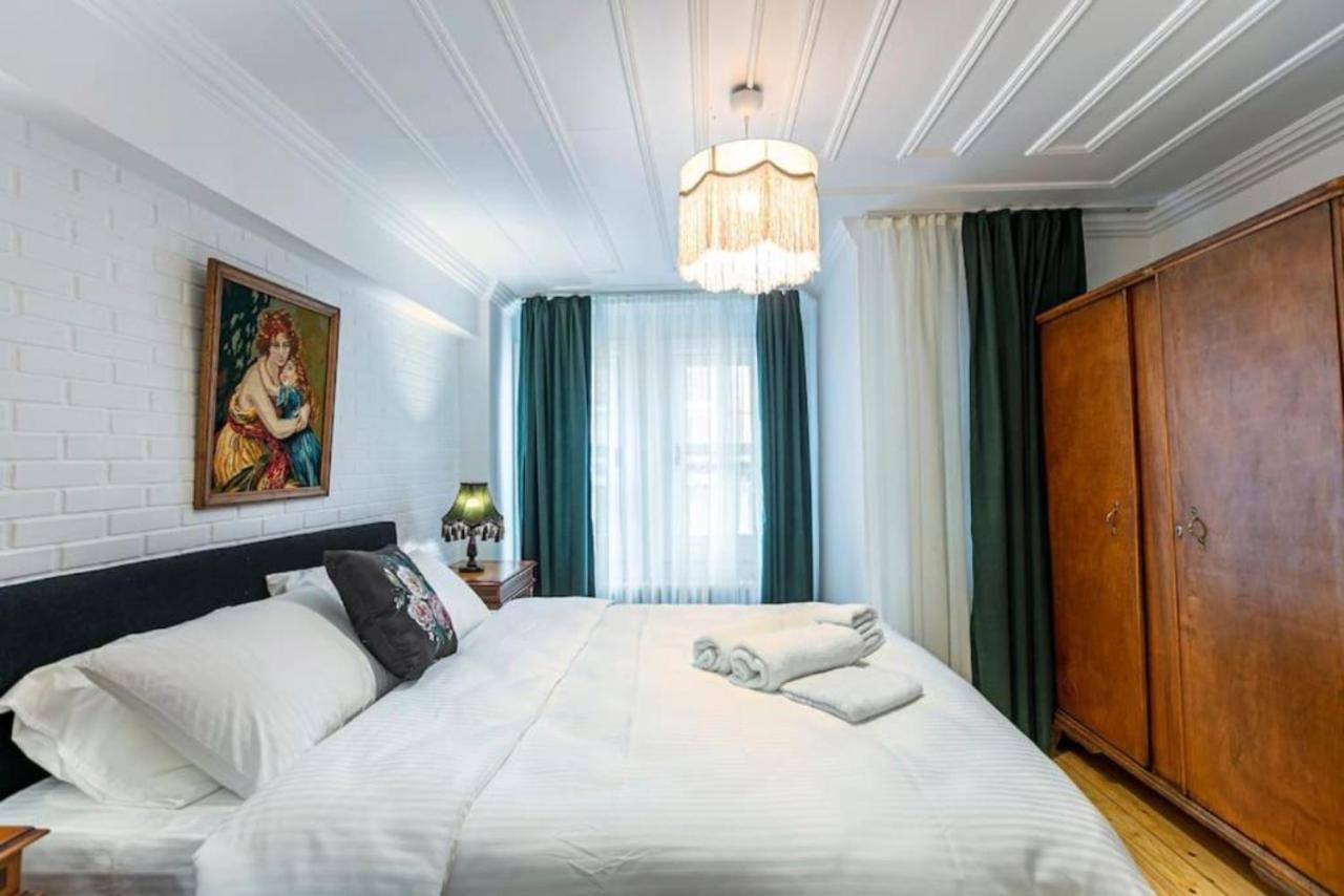 Historical 4-Br Home Steps From Besiktas Stadium & Bosphorus Views - Prime Nisantasi Location! Κωνσταντινούπολη Εξωτερικό φωτογραφία