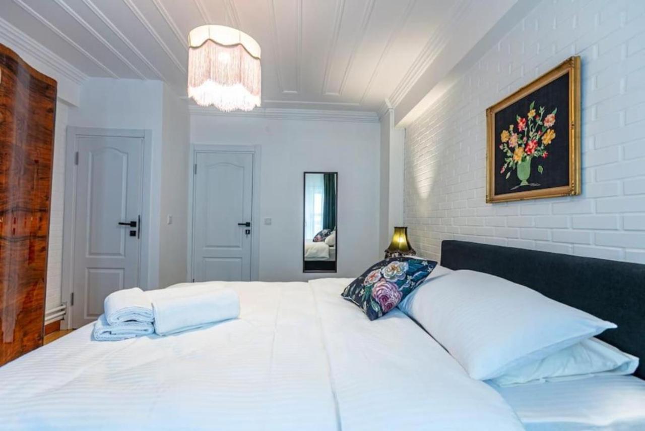 Historical 4-Br Home Steps From Besiktas Stadium & Bosphorus Views - Prime Nisantasi Location! Κωνσταντινούπολη Εξωτερικό φωτογραφία