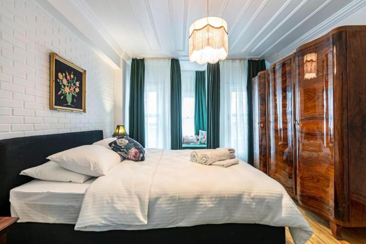 Historical 4-Br Home Steps From Besiktas Stadium & Bosphorus Views - Prime Nisantasi Location! Κωνσταντινούπολη Εξωτερικό φωτογραφία
