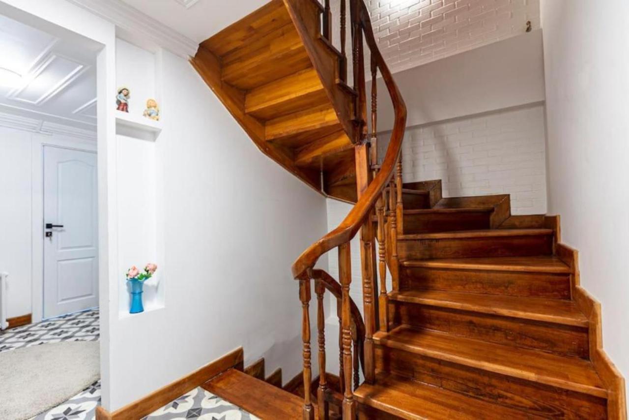 Historical 4-Br Home Steps From Besiktas Stadium & Bosphorus Views - Prime Nisantasi Location! Κωνσταντινούπολη Εξωτερικό φωτογραφία