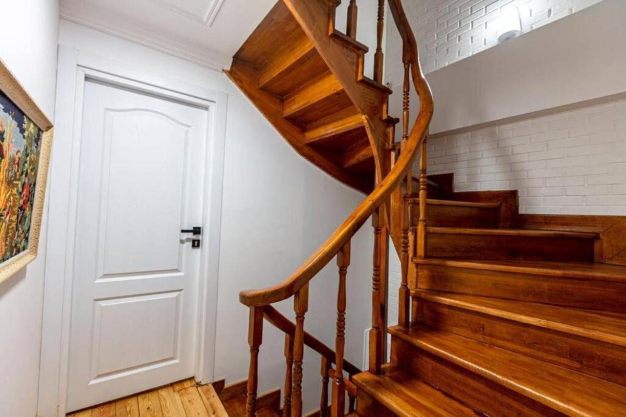 Historical 4-Br Home Steps From Besiktas Stadium & Bosphorus Views - Prime Nisantasi Location! Κωνσταντινούπολη Εξωτερικό φωτογραφία
