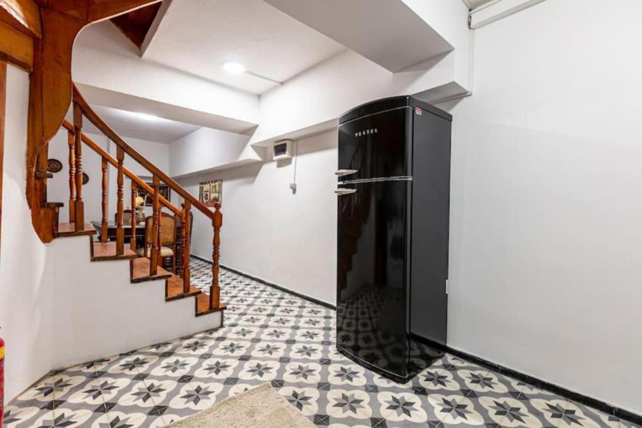 Historical 4-Br Home Steps From Besiktas Stadium & Bosphorus Views - Prime Nisantasi Location! Κωνσταντινούπολη Εξωτερικό φωτογραφία