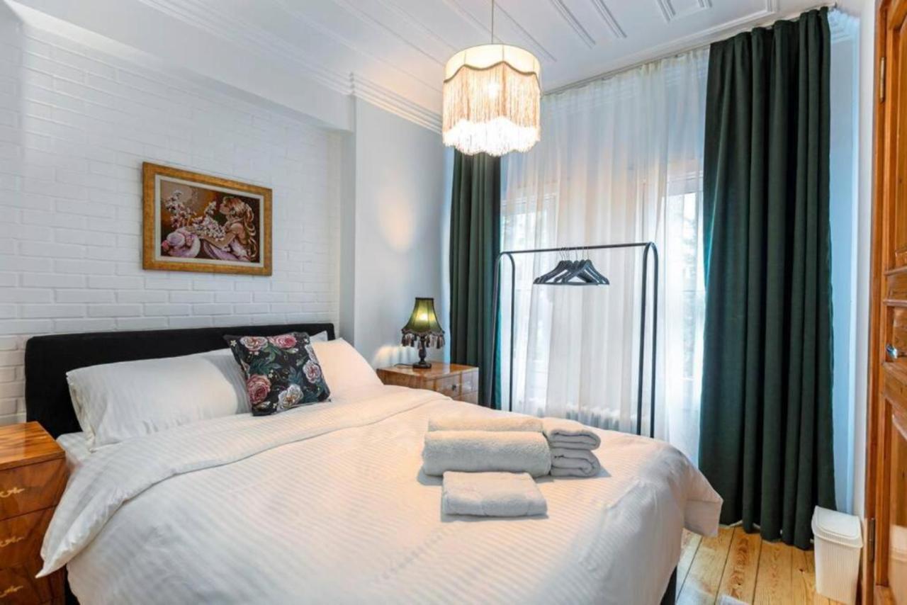 Historical 4-Br Home Steps From Besiktas Stadium & Bosphorus Views - Prime Nisantasi Location! Κωνσταντινούπολη Εξωτερικό φωτογραφία