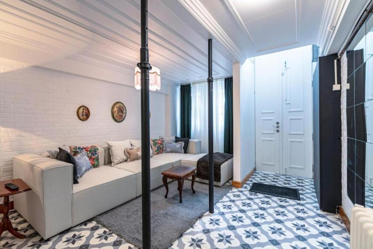 Historical 4-Br Home Steps From Besiktas Stadium & Bosphorus Views - Prime Nisantasi Location! Κωνσταντινούπολη Εξωτερικό φωτογραφία