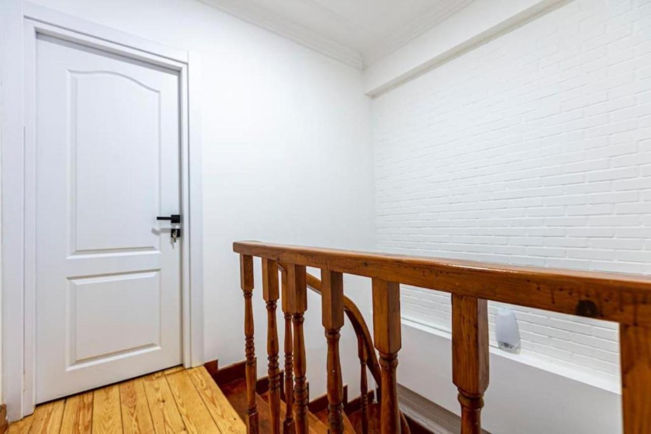 Historical 4-Br Home Steps From Besiktas Stadium & Bosphorus Views - Prime Nisantasi Location! Κωνσταντινούπολη Εξωτερικό φωτογραφία