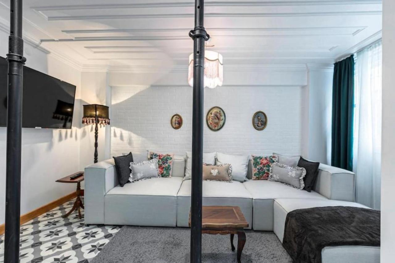 Historical 4-Br Home Steps From Besiktas Stadium & Bosphorus Views - Prime Nisantasi Location! Κωνσταντινούπολη Εξωτερικό φωτογραφία