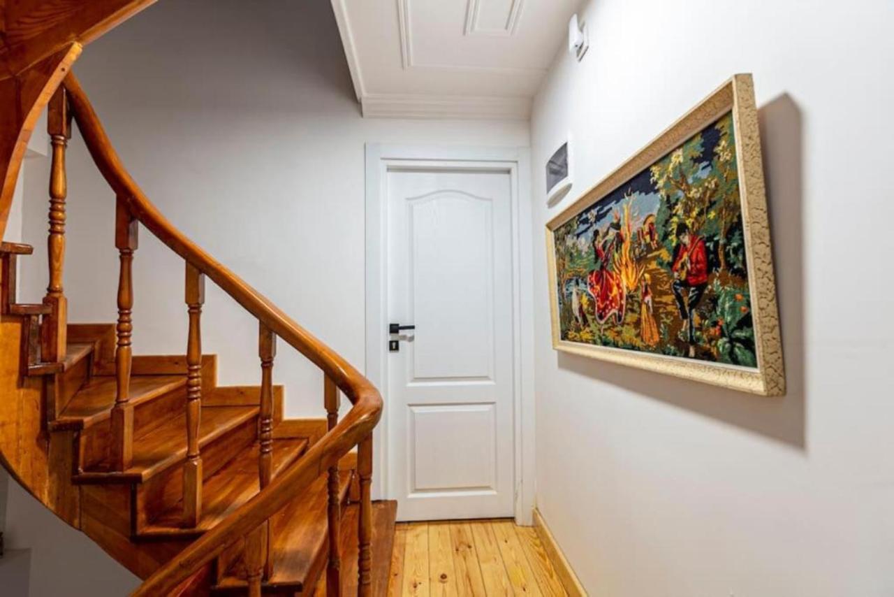 Historical 4-Br Home Steps From Besiktas Stadium & Bosphorus Views - Prime Nisantasi Location! Κωνσταντινούπολη Εξωτερικό φωτογραφία