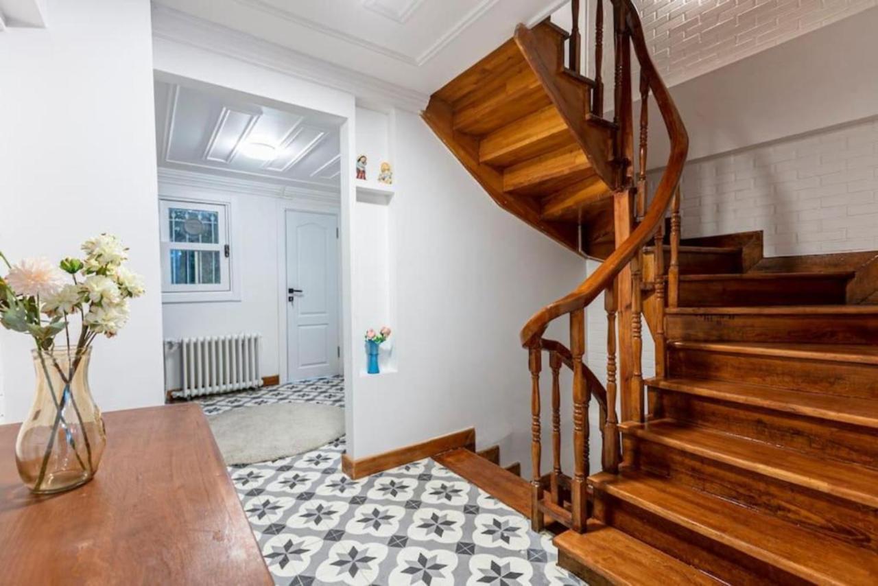 Historical 4-Br Home Steps From Besiktas Stadium & Bosphorus Views - Prime Nisantasi Location! Κωνσταντινούπολη Εξωτερικό φωτογραφία